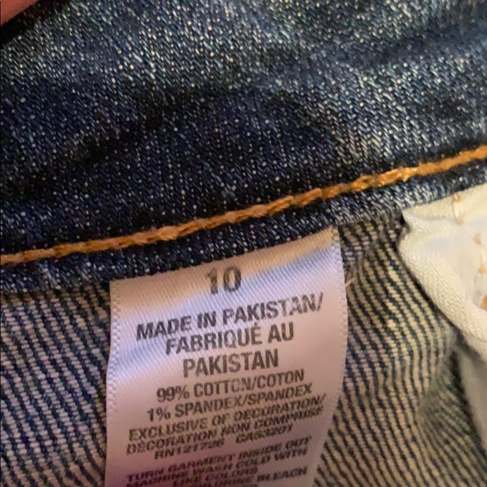 Lightly distressed shorts - Picture 6 of 7